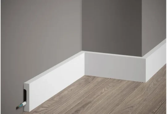 deep skirting board